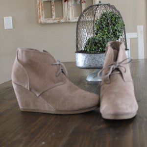 Universal Thread Women's wedge booties size 8